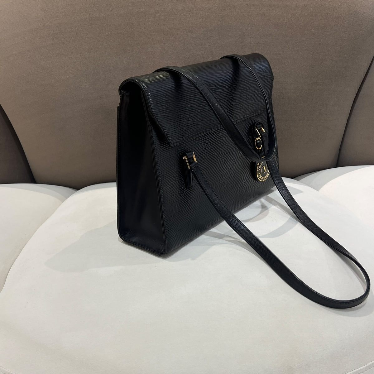 Valentino Garavani 中古黑色皮革圓章手袋