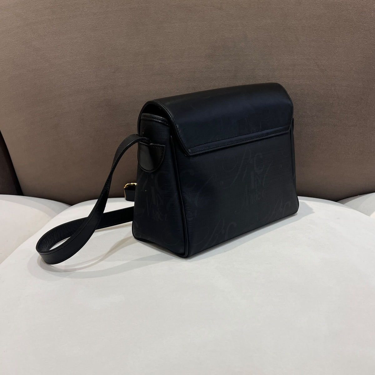 Nina Ricci 中古黑色皮革標誌肩袋