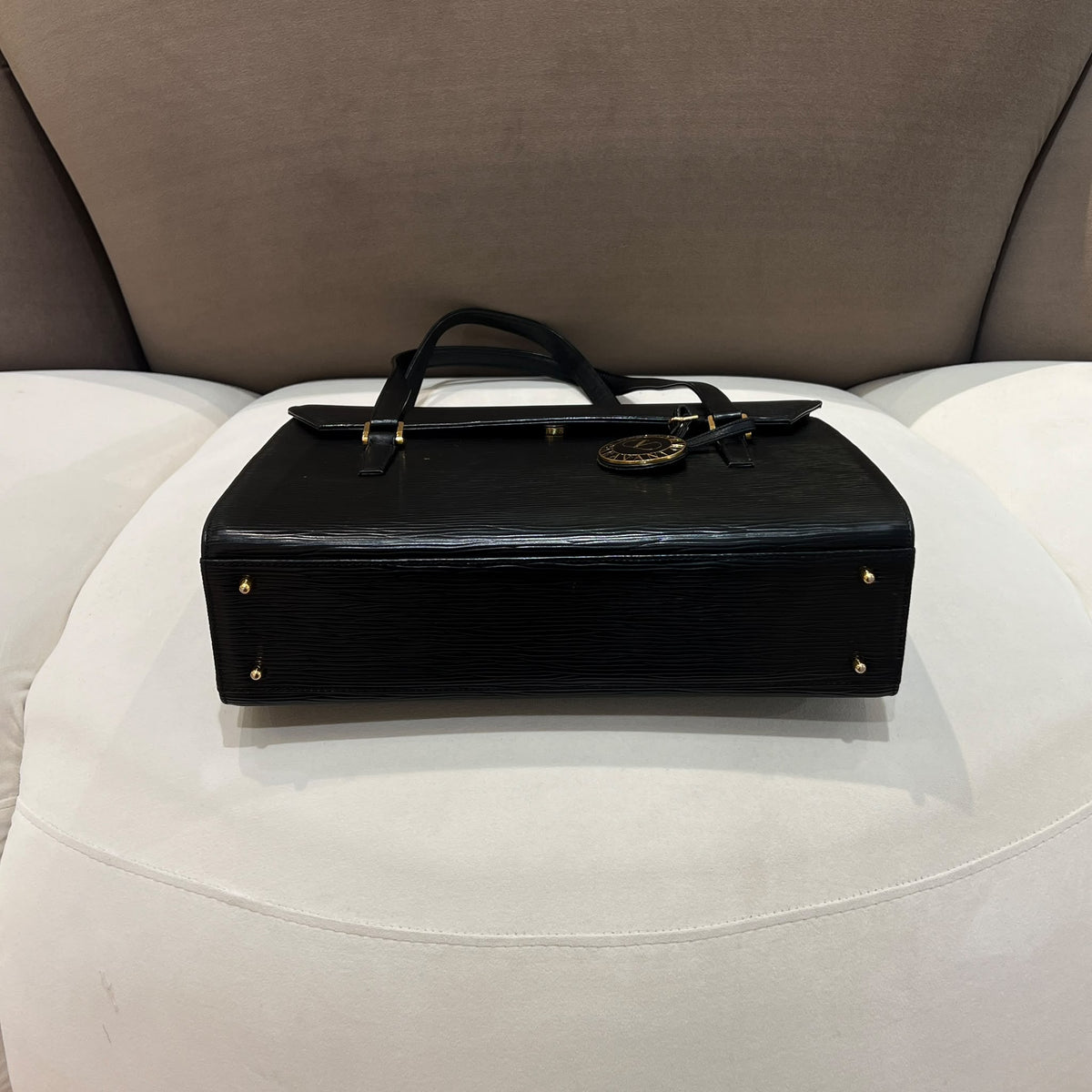 Valentino Garavani 中古黑色皮革圓章手袋
