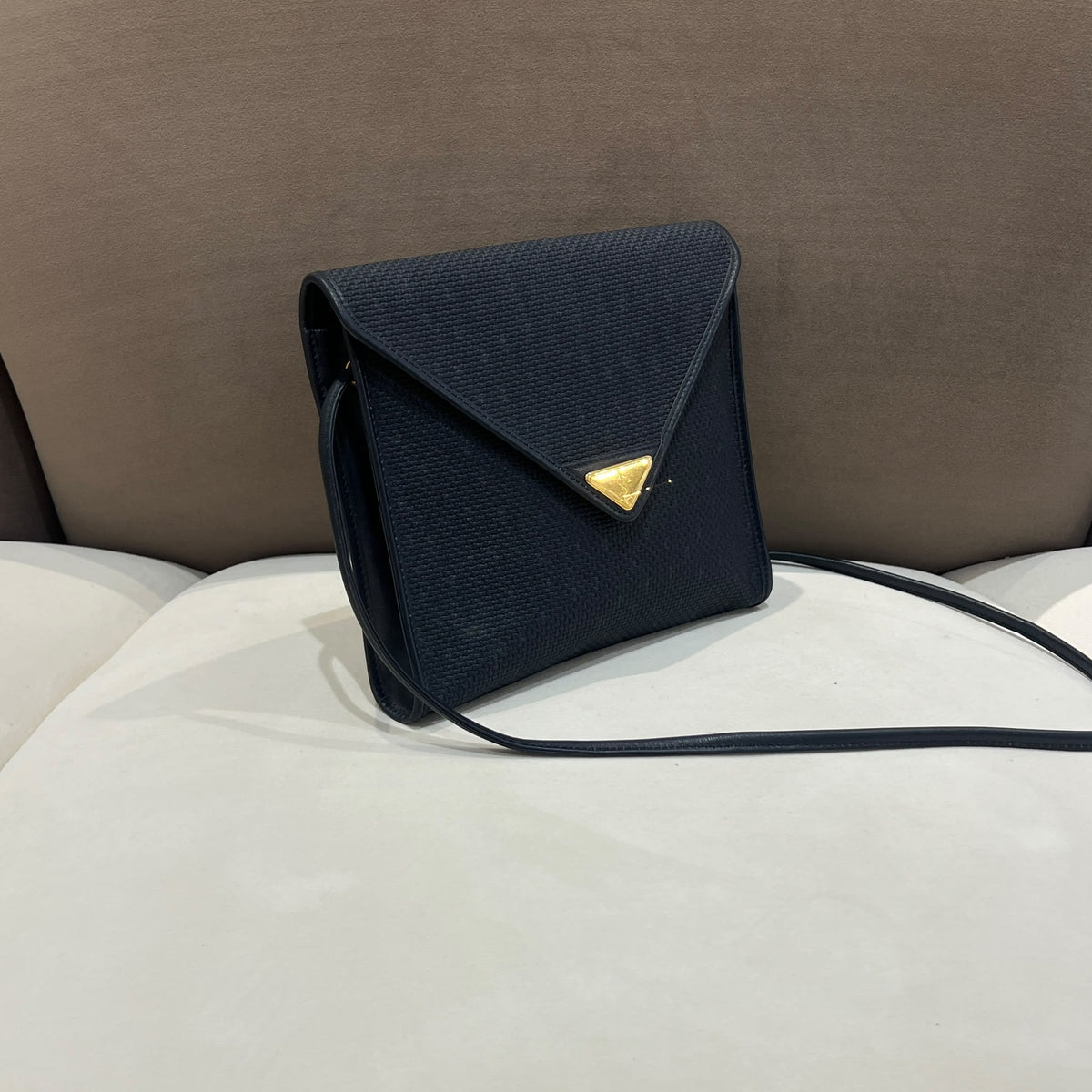 Yves Saint Laurent 中古深藍色編織信封肩袋
