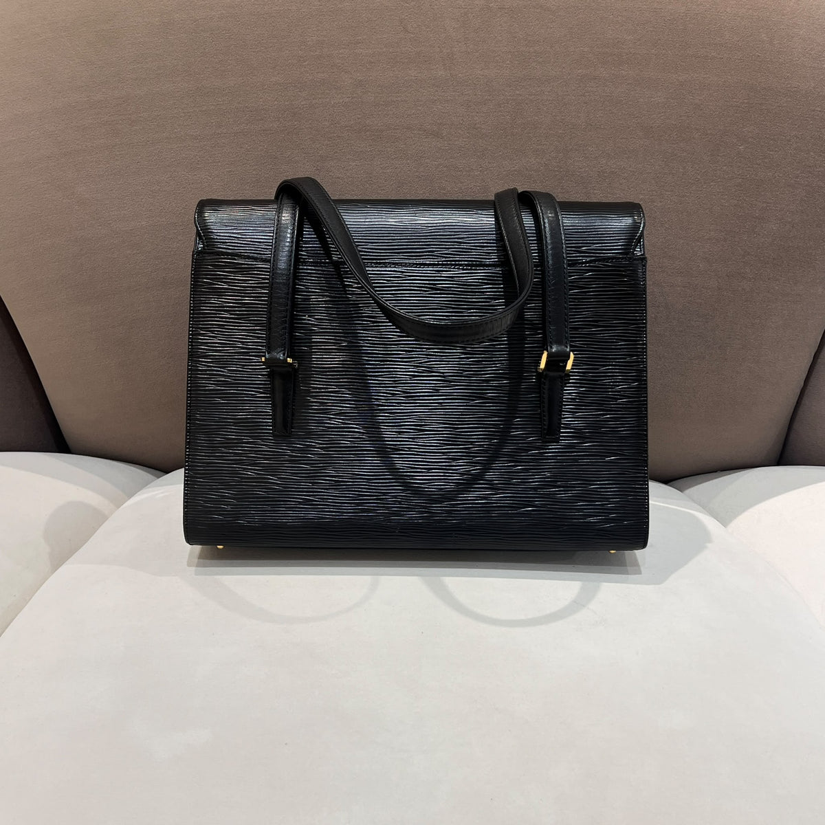 Valentino Garavani 中古黑色皮革圓章手袋