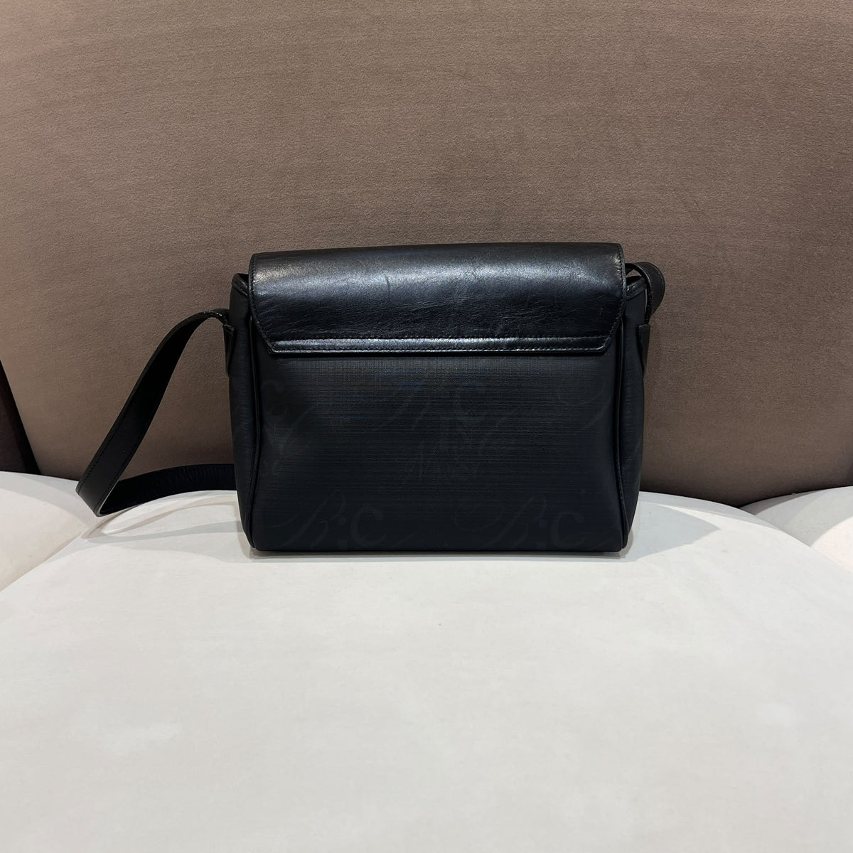 Nina Ricci 中古黑色皮革標誌肩袋
