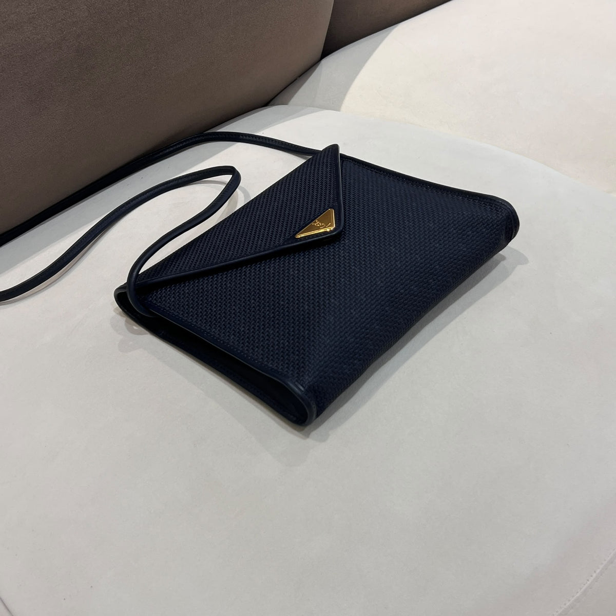 Yves Saint Laurent 中古深藍色編織信封肩袋