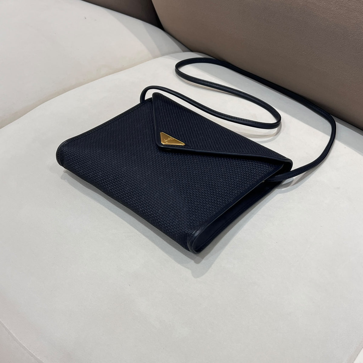 Yves Saint Laurent 中古深藍色編織信封肩袋