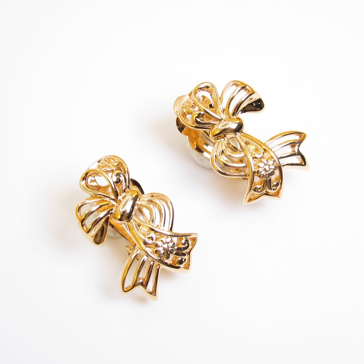 Nina Ricci Vintage Ribbon with Flower Golden Clip-on Earrings