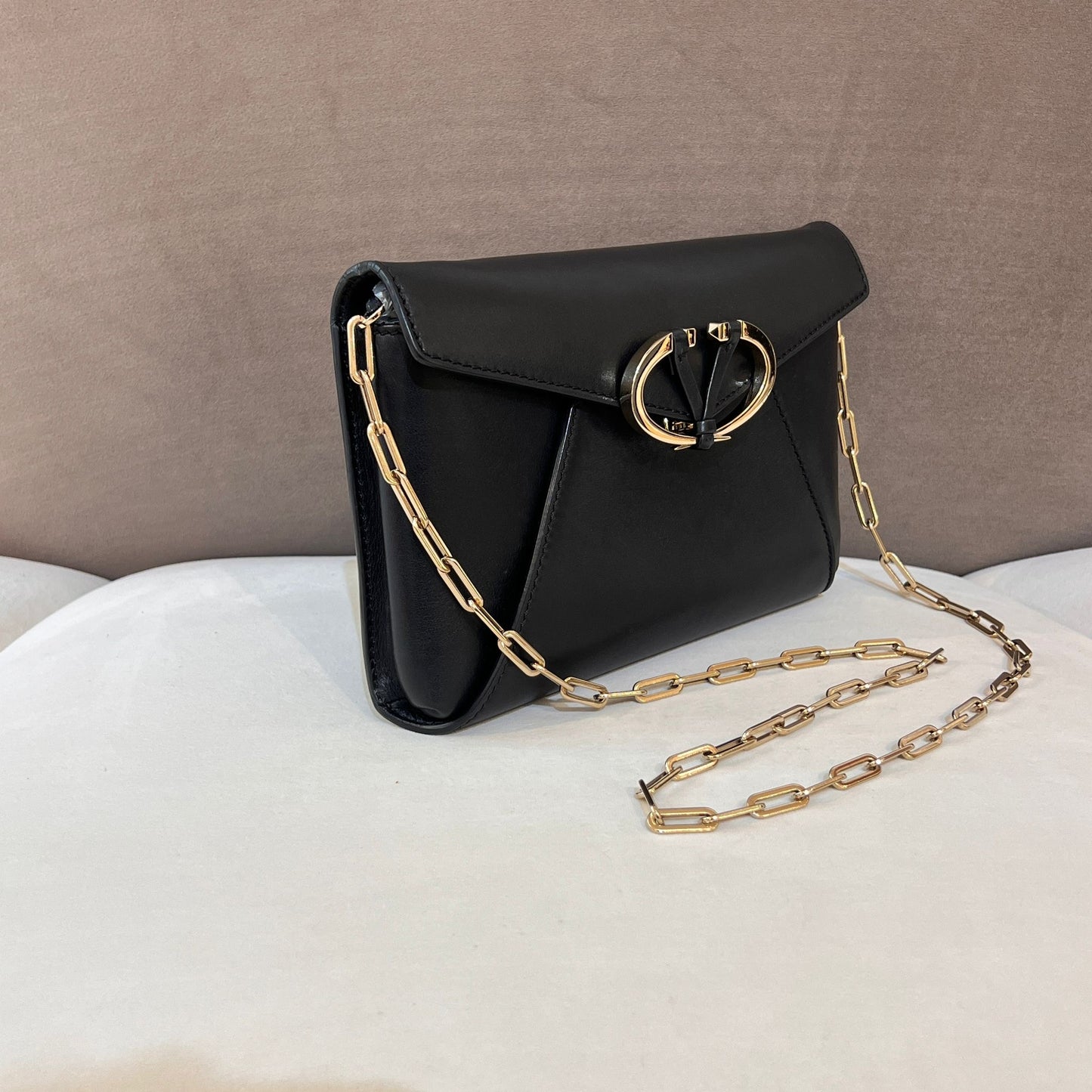 Valentino Garavani Vintage V-Logo Smooth Leather Chain Shoulder Bag