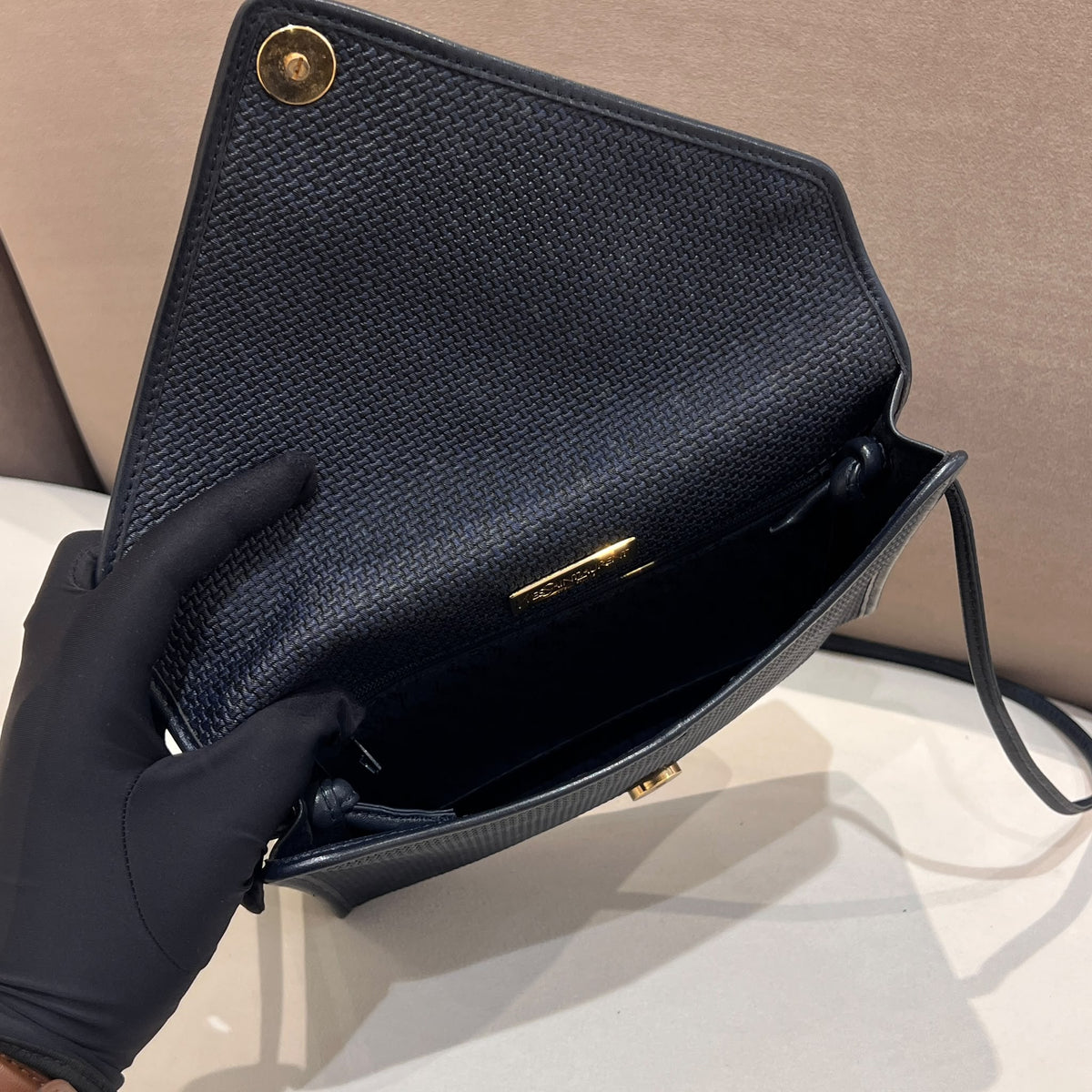 Yves Saint Laurent 中古深藍色編織信封肩袋