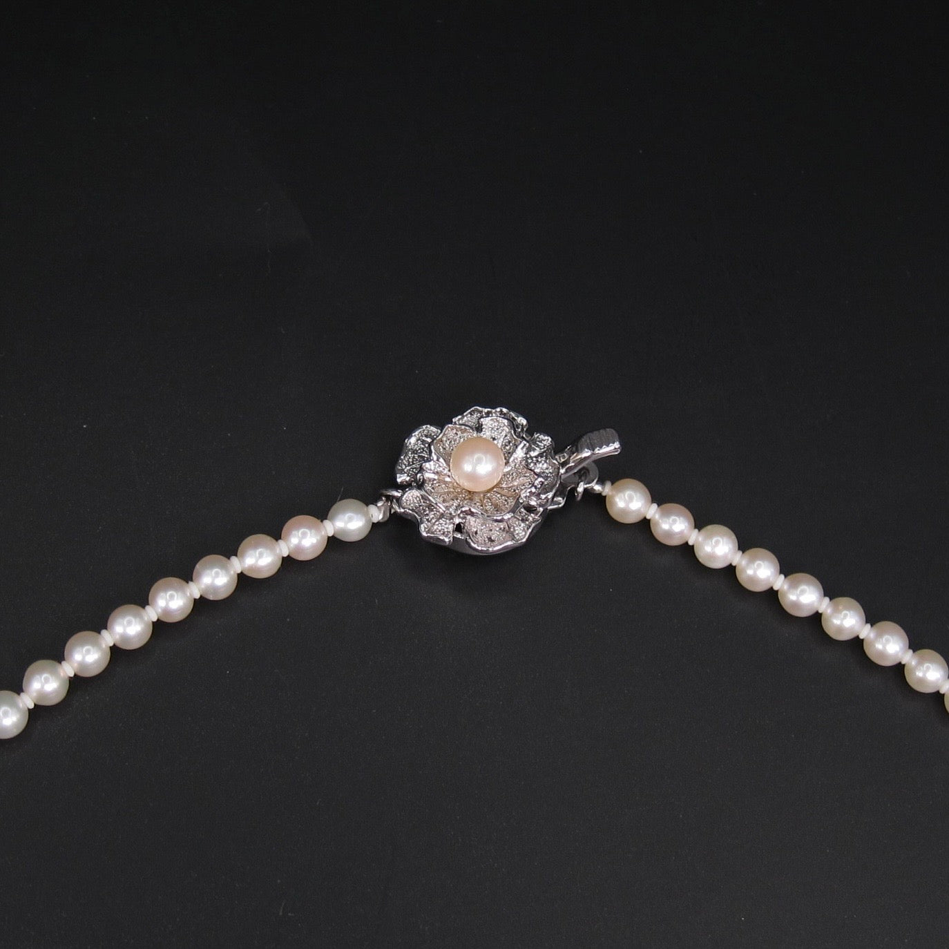 No Brand Vintage Akoya Baby Pearl with Sv Flower Buckle Necklace