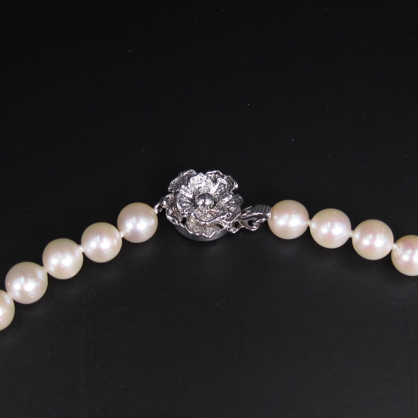 No Brand Vintage Akoya Pearl with Silver Flower Buckle Necklace