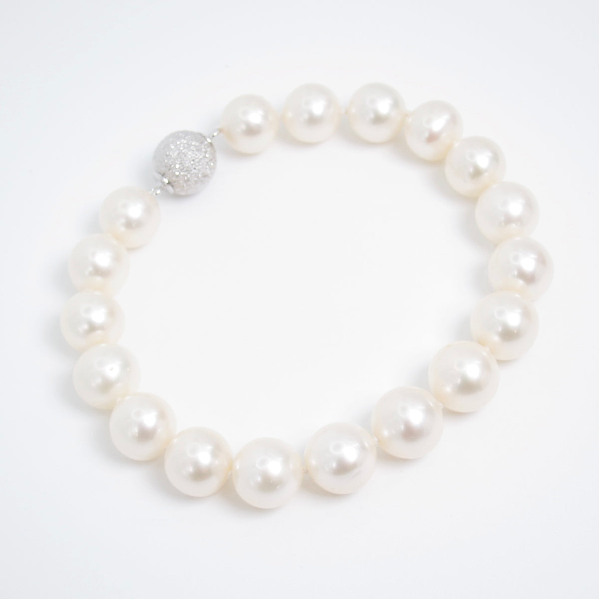 No Brand Vintage Pearl Bracelet with Silver Clasp