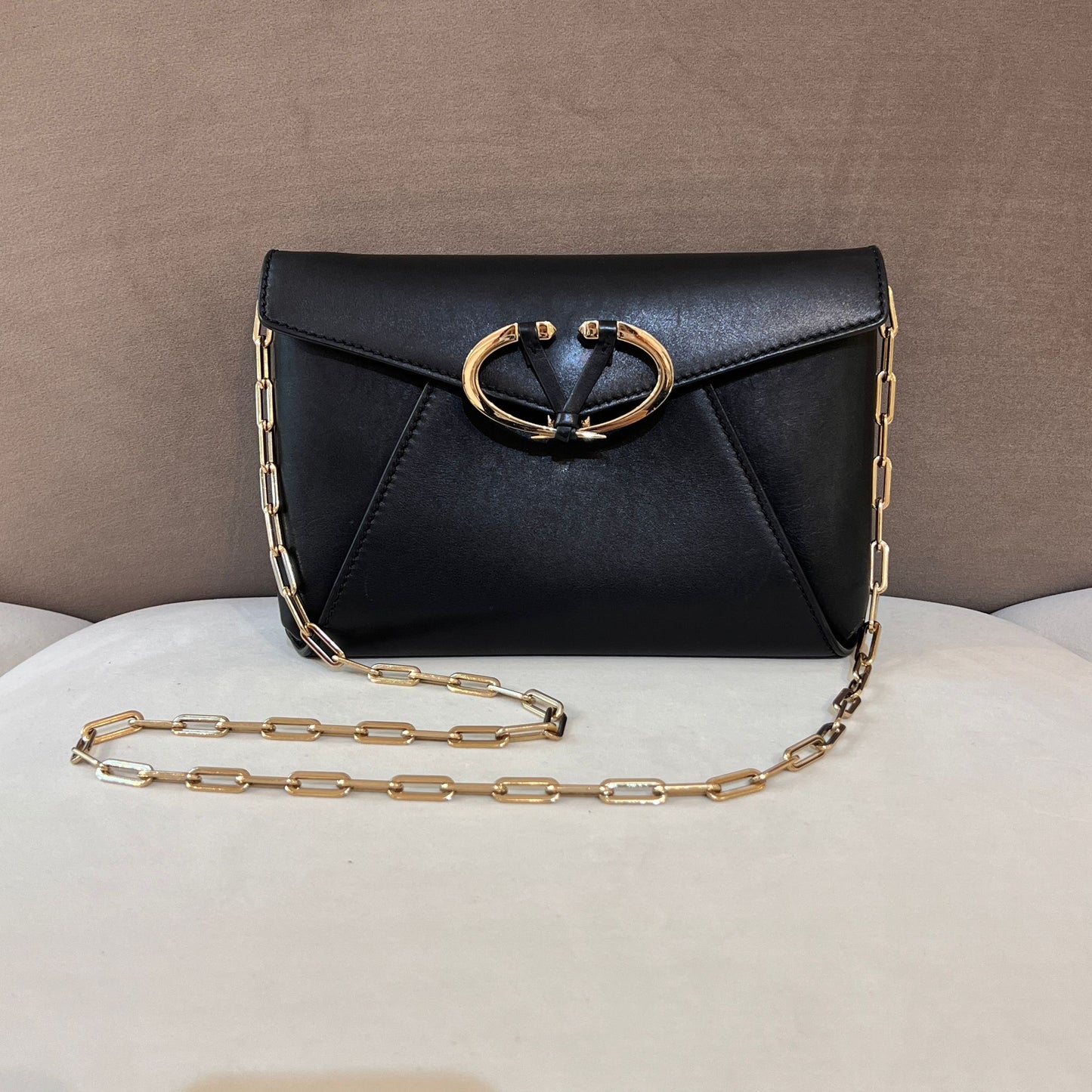 Valentino Garavani Vintage V-Logo Smooth Leather Chain Shoulder Bag