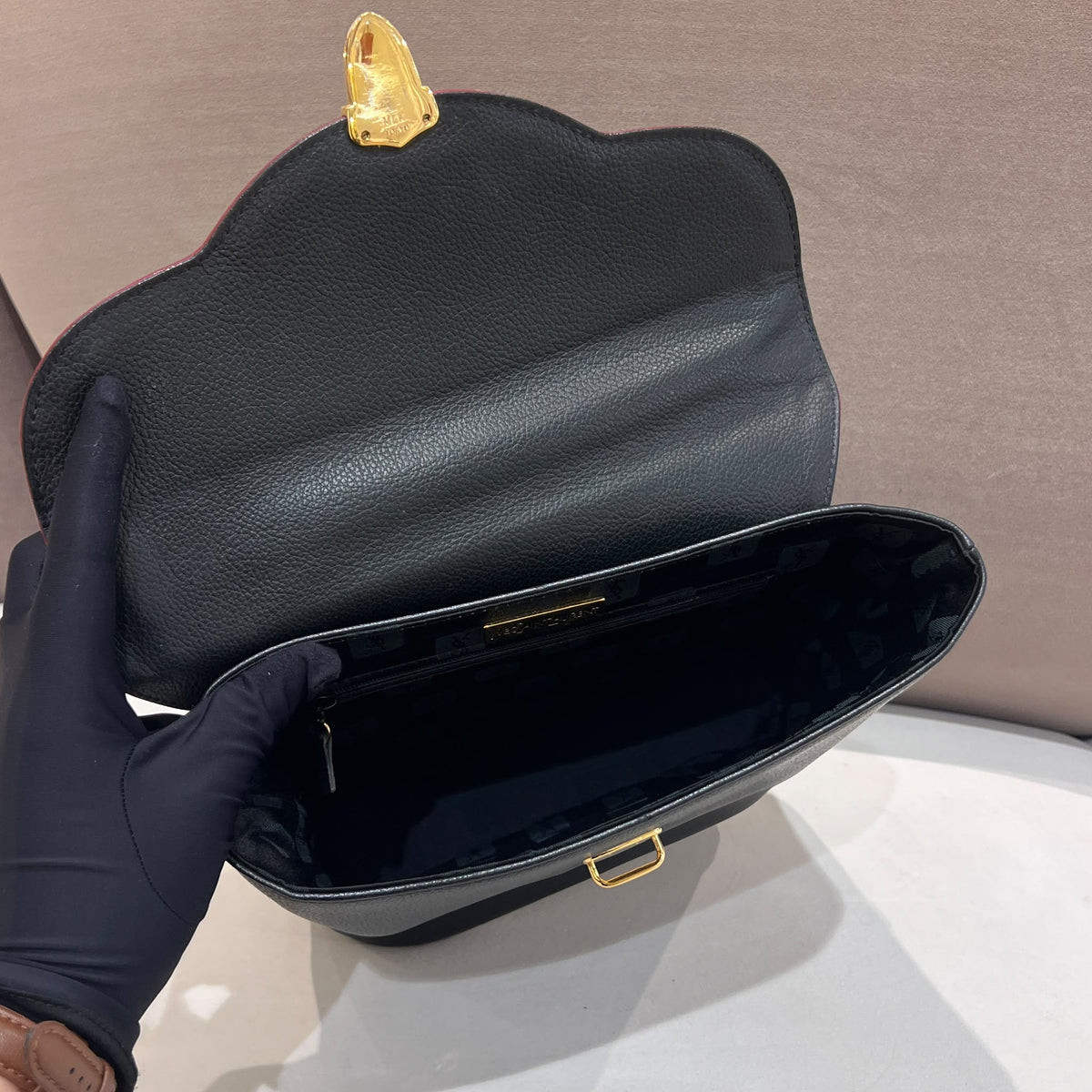 Yves Saint Laurent 中古黑色皮革紅色飾邊手袋