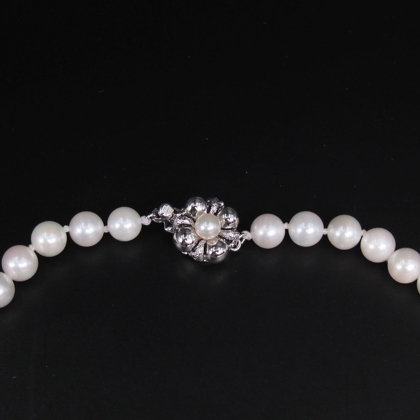 No Brand Vintage Akoya Pearl with Silver Flower Buckle Necklace