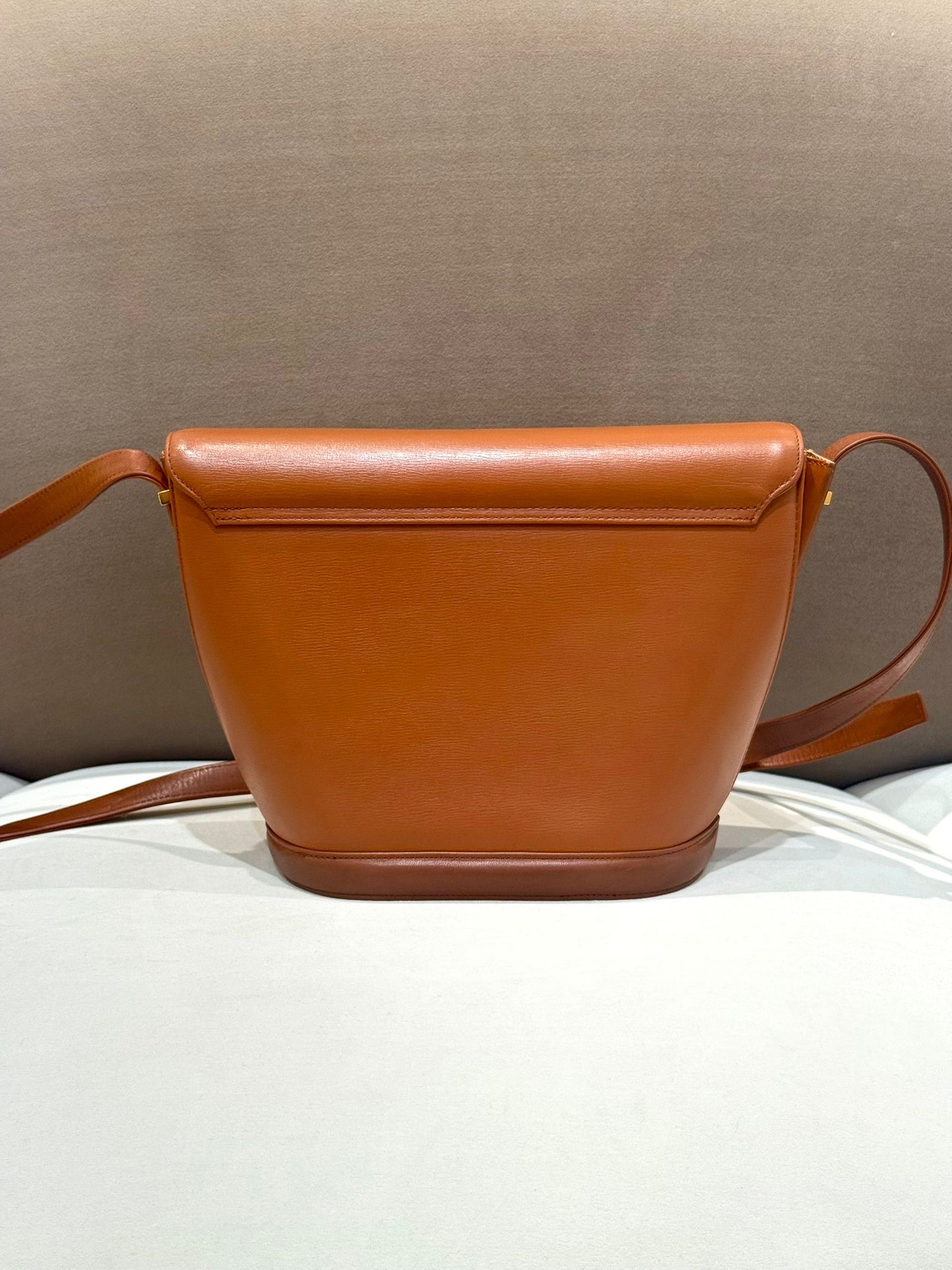 Valentino Garavani 棕褐色皮革旋扣單肩包 | 香港復古設計師包