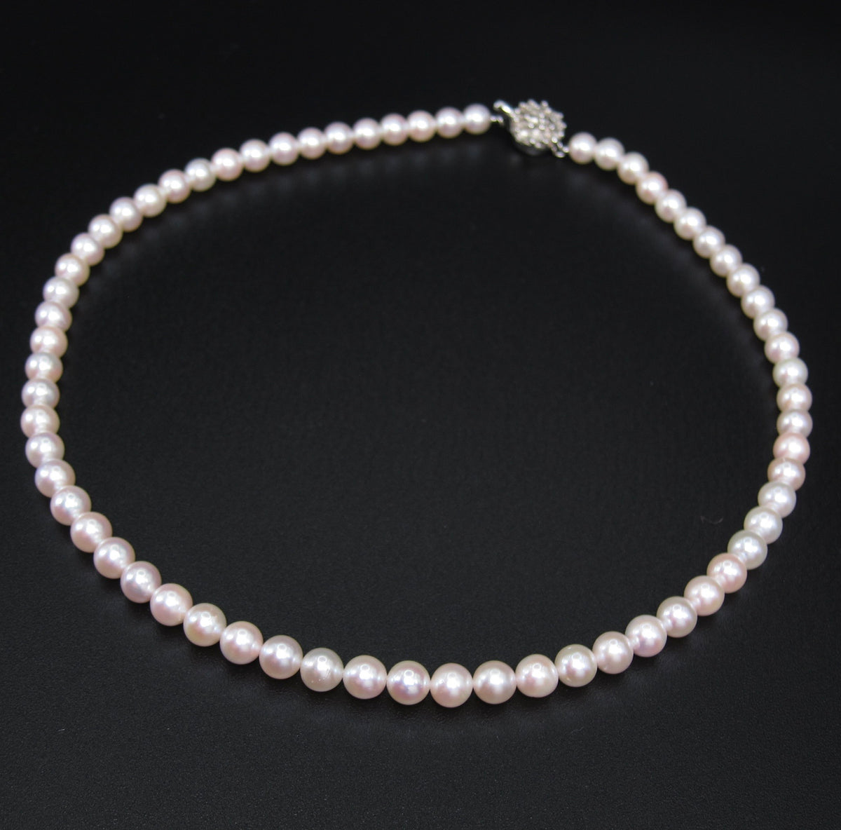 No Brand Vintage Akoya Pearl Necklace with Silver Clasp