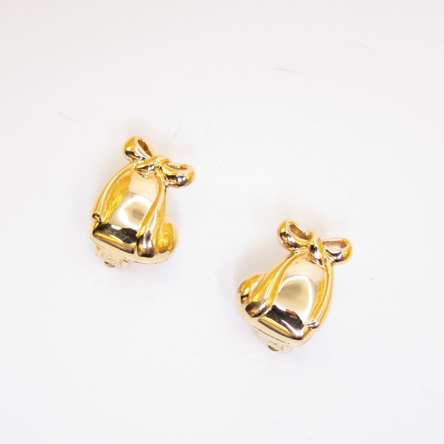 Nina Ricci 絲帶金色夾式耳環