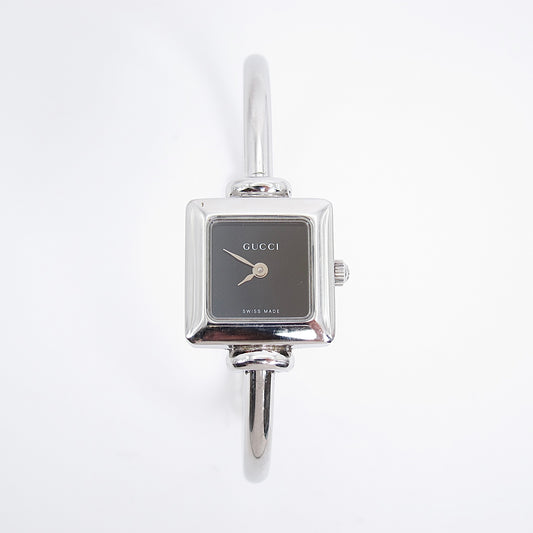 Gucci 復古方形黑色錶盤銀色手鐲腕錶