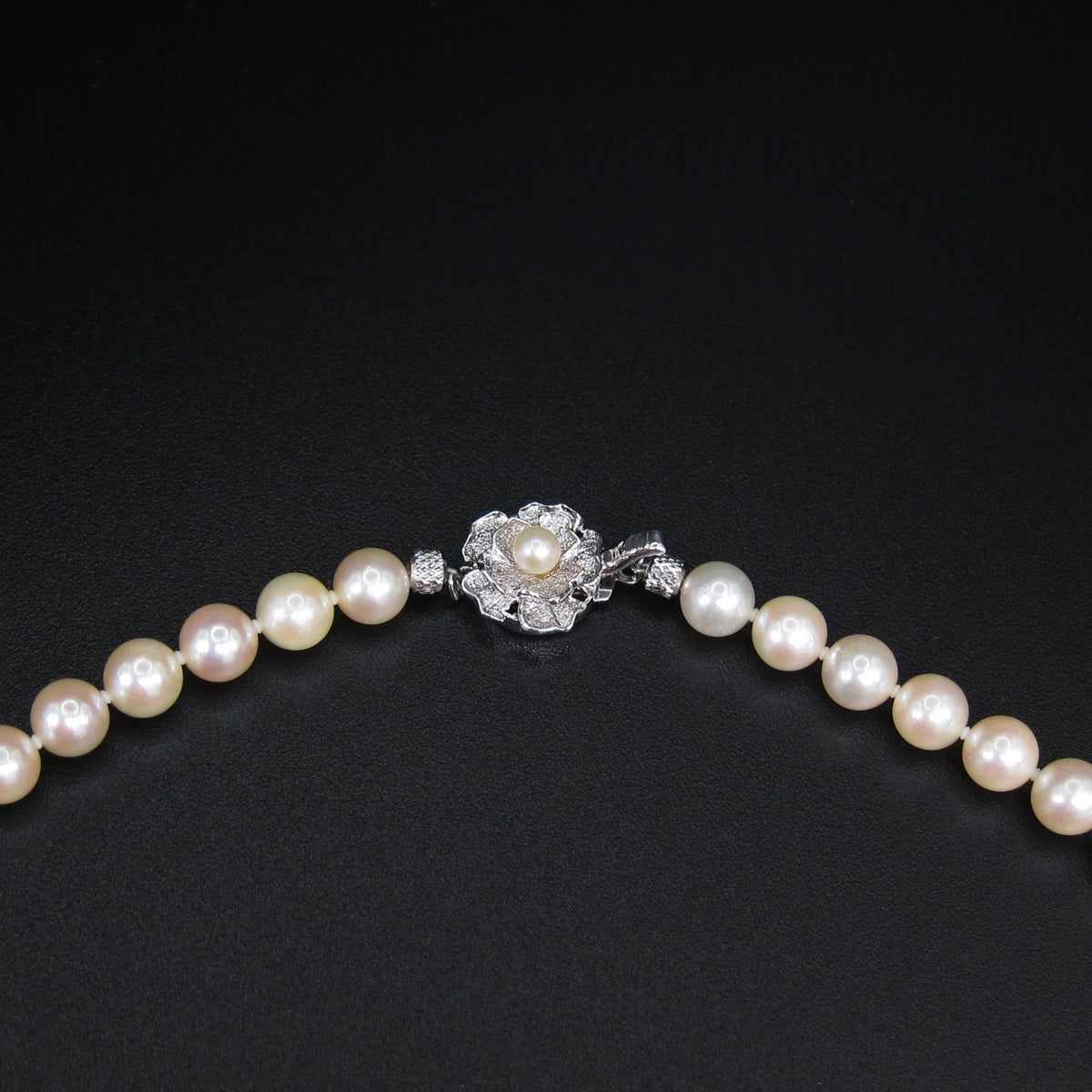 No Brand Vintage Pearl Necklace with Silver Clasp