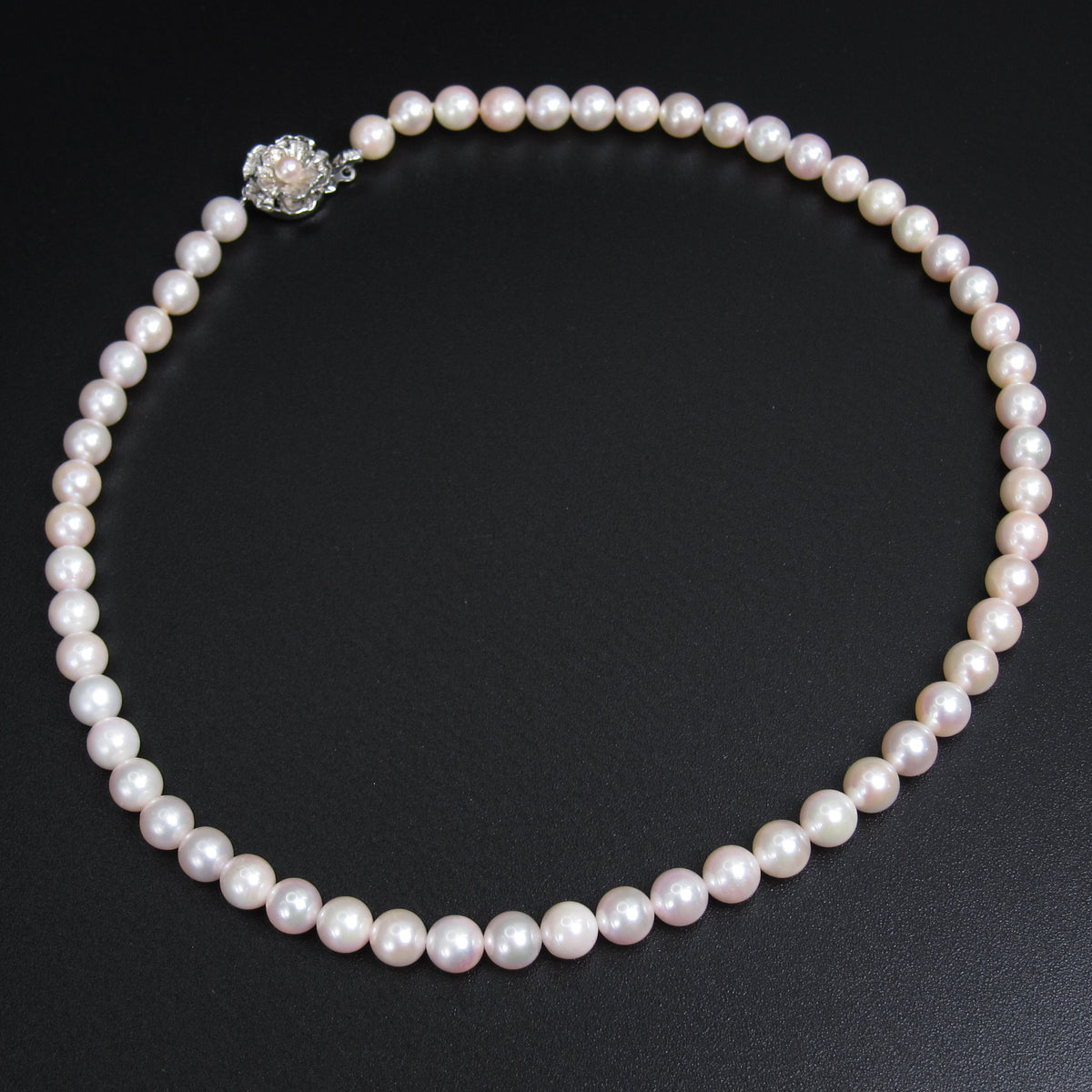Vintage Akoya Pearl Necklace with Silver Clasp – product detail view 2