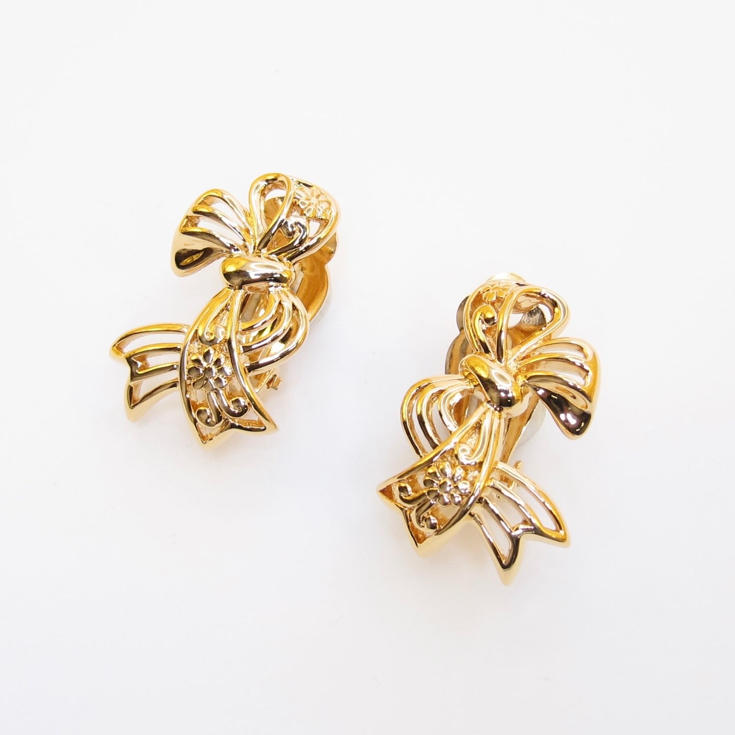 Nina Ricci Vintage Ribbon with Flower Golden Clip-on Earrings
