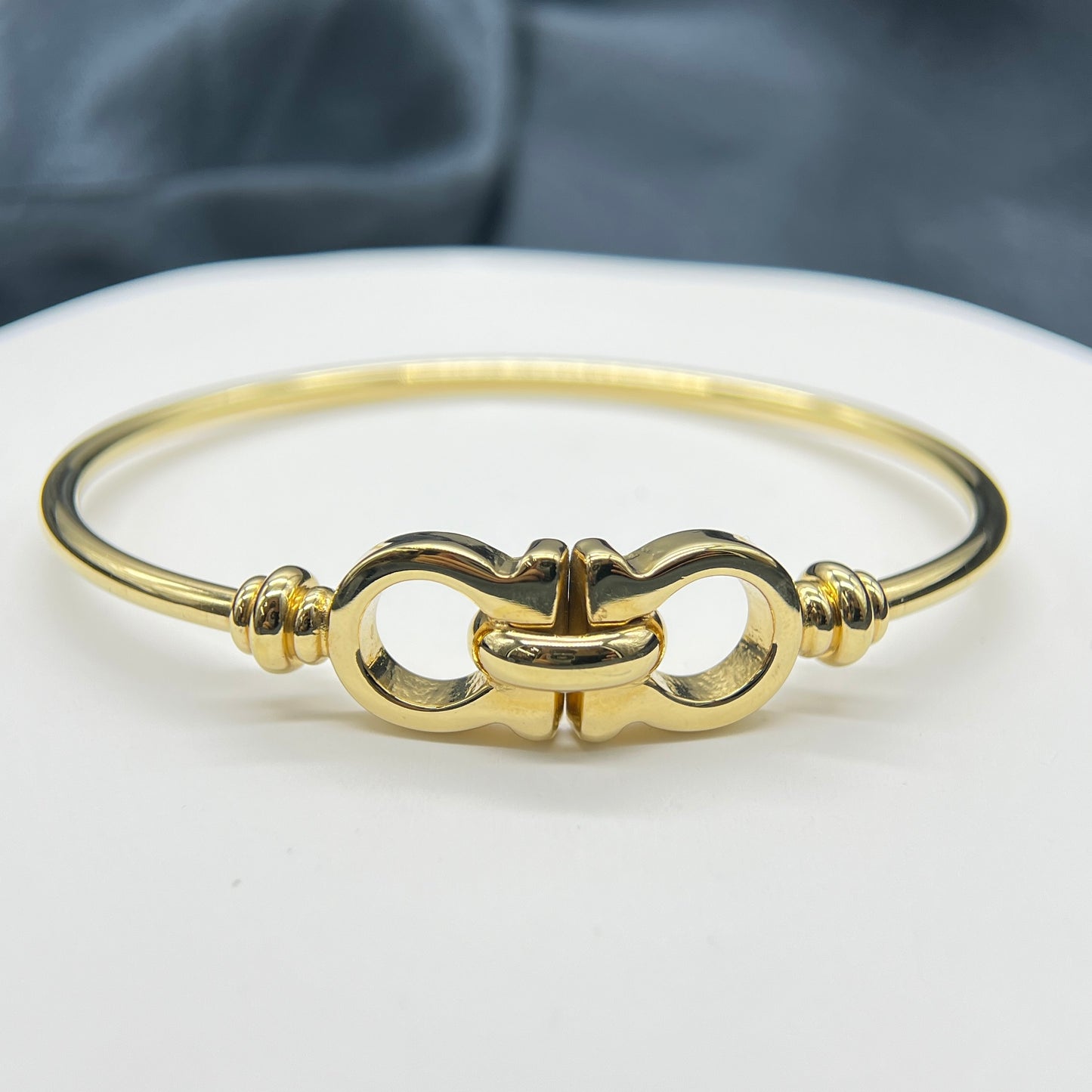 Ferragamo Logo Bangles In Gold Color