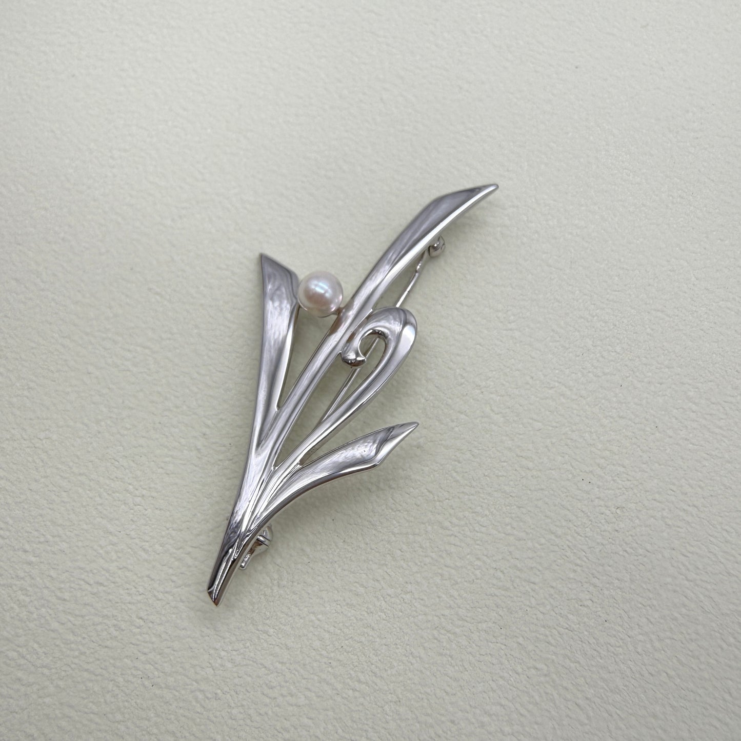 Mikimoto Vintage Stylish Akoya Pearl Silver Brooch