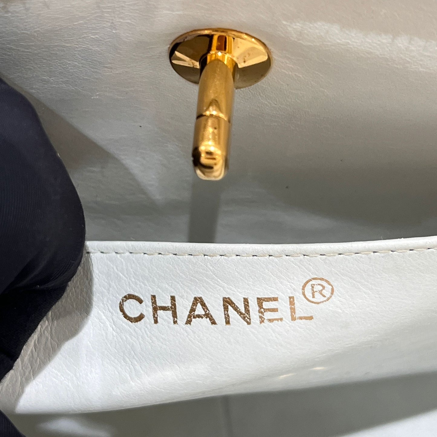 Chanel 復古白色小羊皮經典復古購物袋