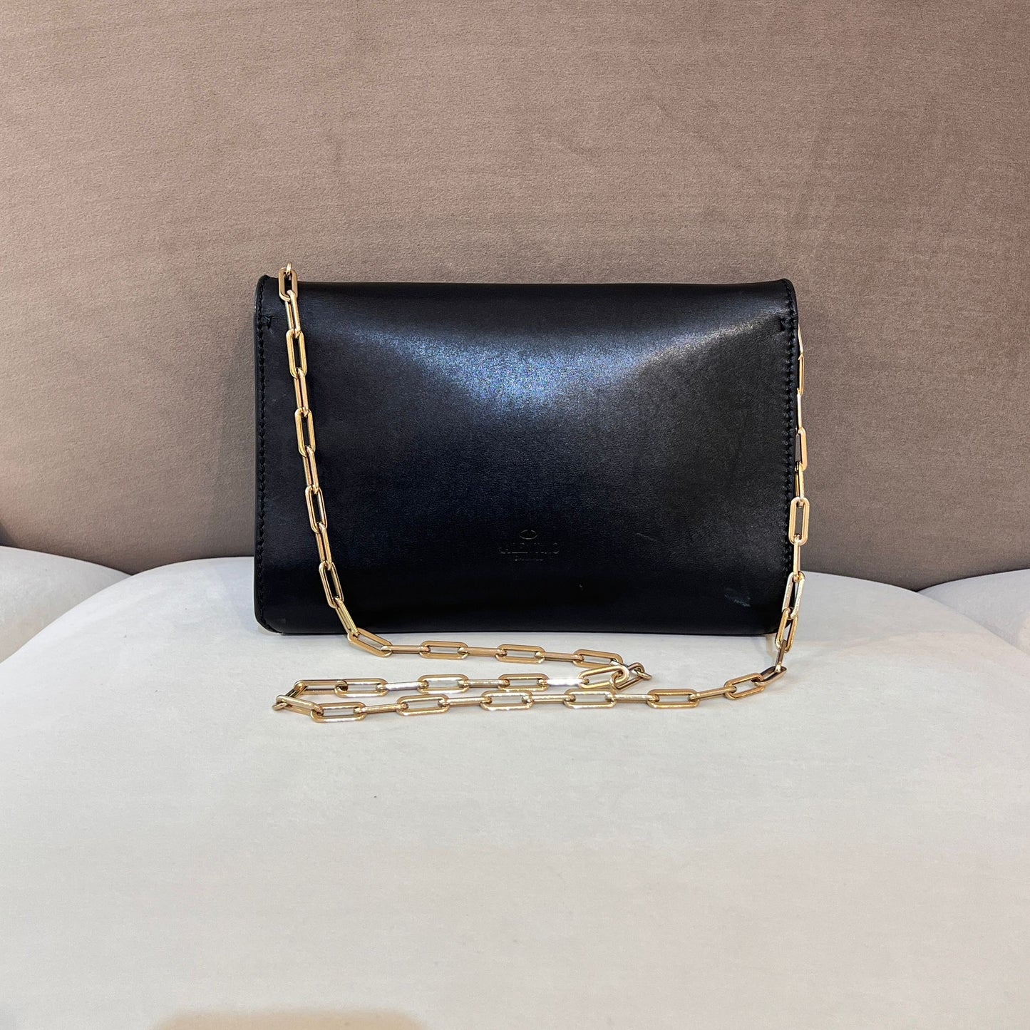 Valentino Garavani Vintage V-Logo Smooth Leather Chain Shoulder Bag