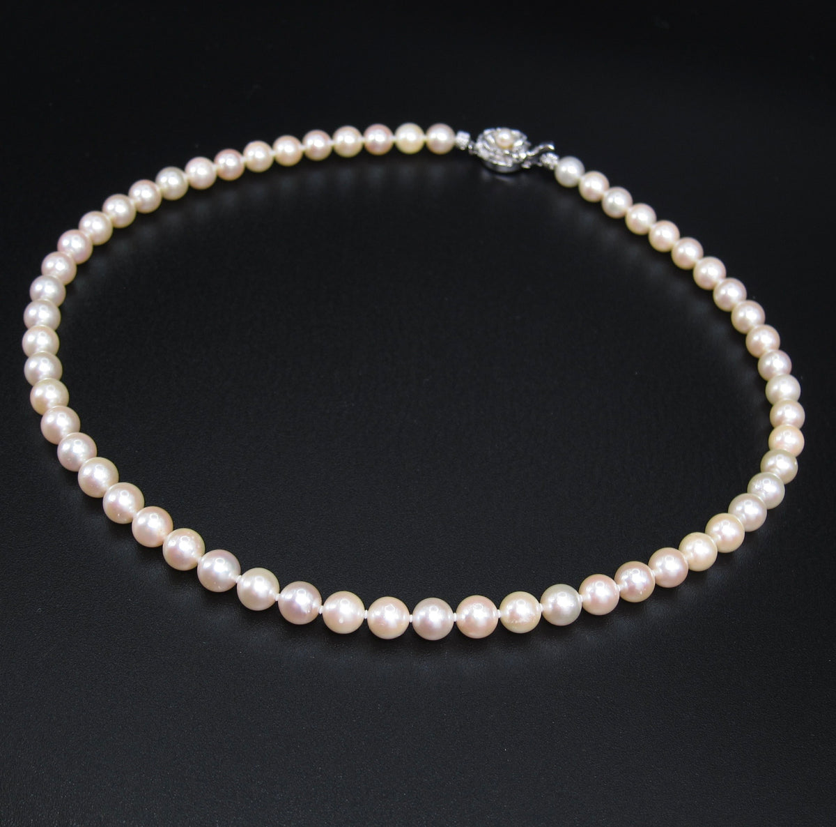 No Brand Vintage Pearl Necklace with Silver Clasp
