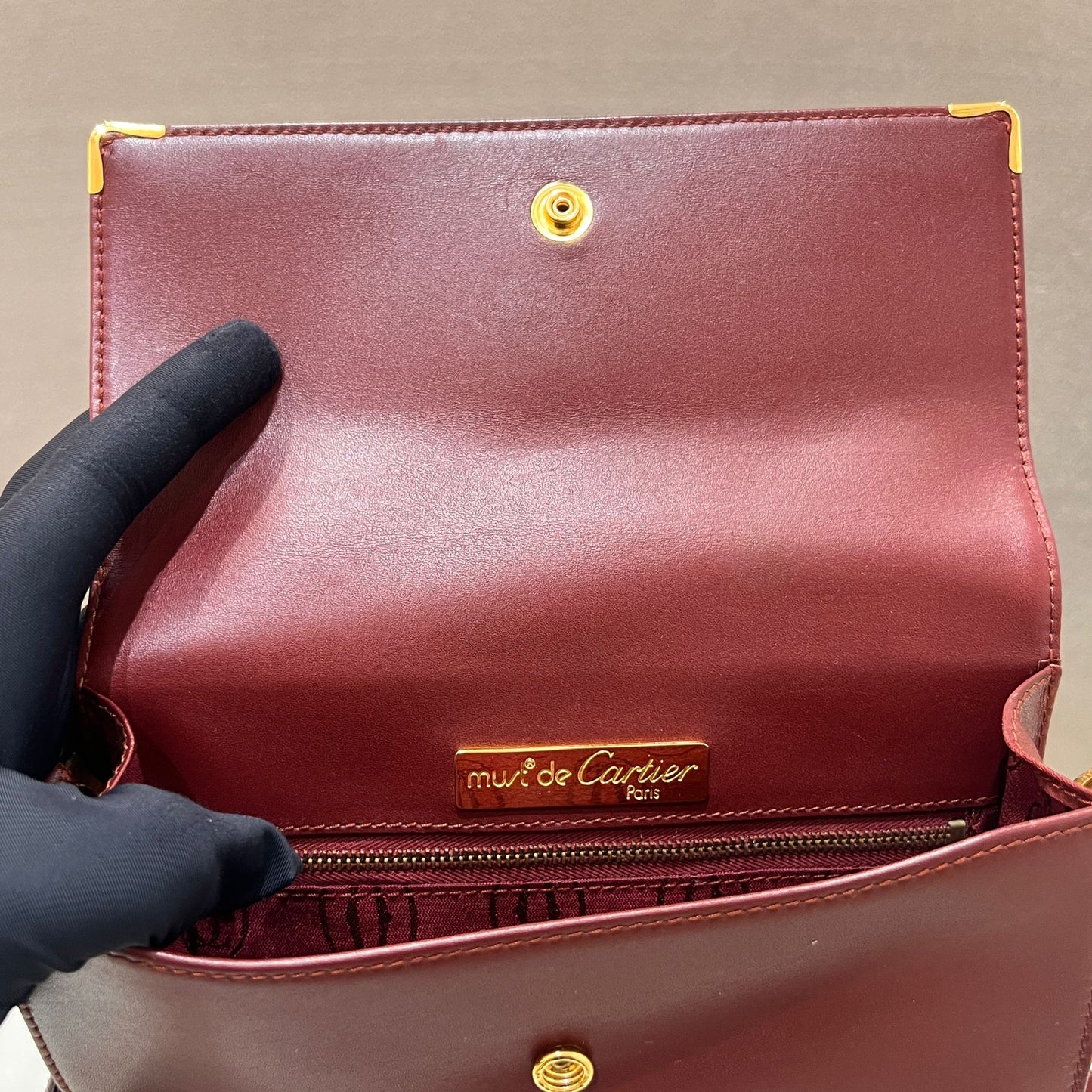 Cartier Vintage Must De Cartier Burgundy Red Leather Shoulder Bag
