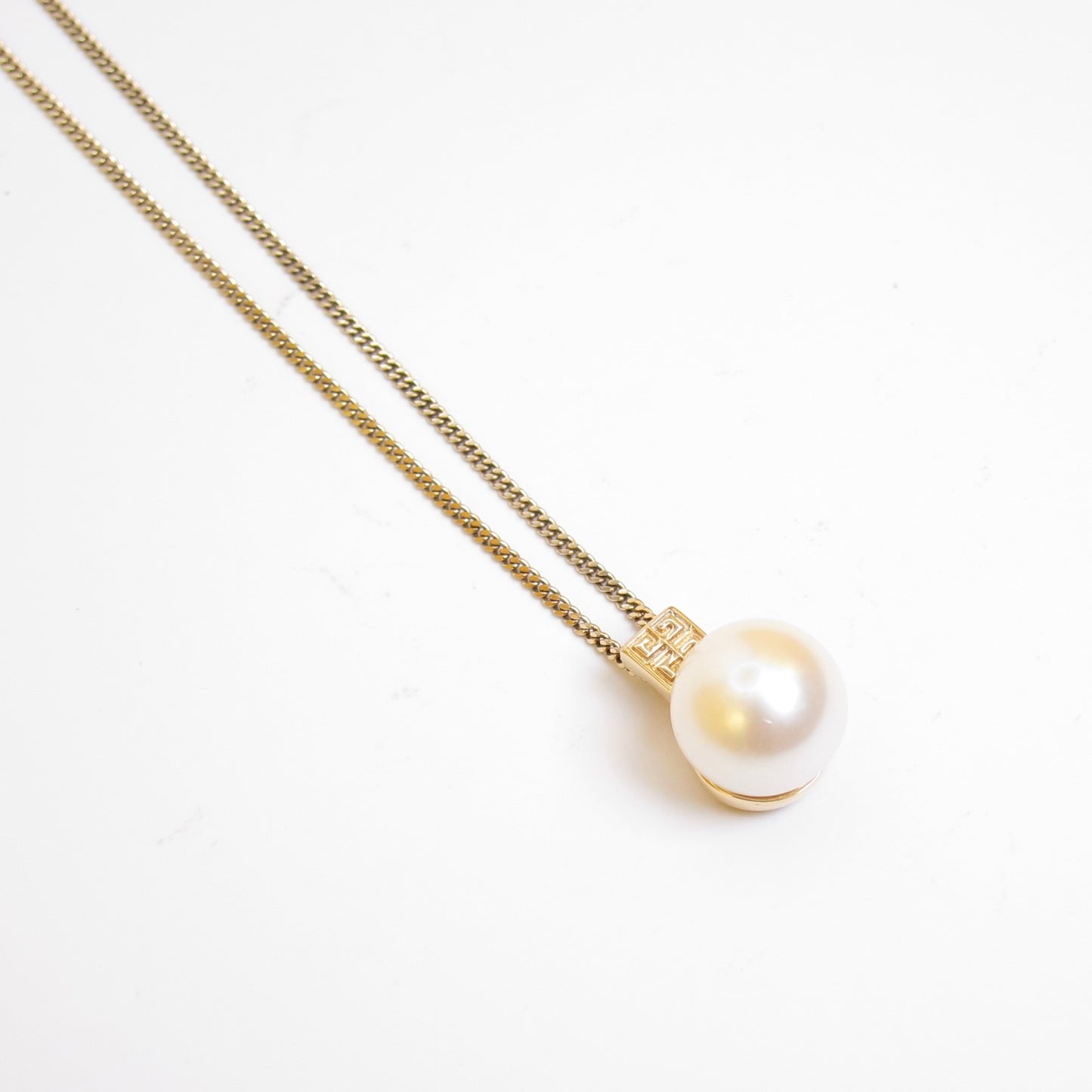 Givenchy Vintage 4G Logo and Pearl Golden Necklace