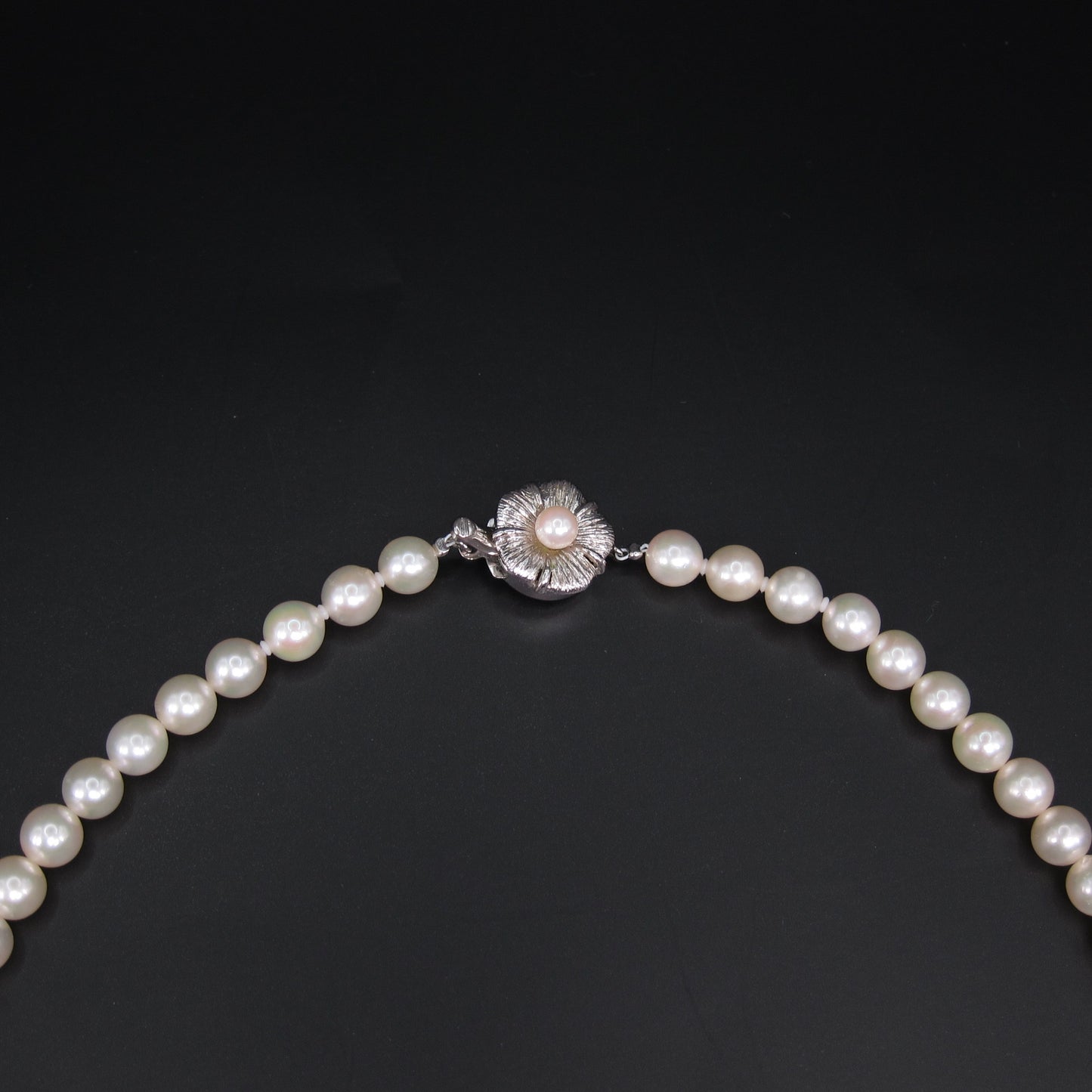 No Brand Vintage Akoya Pearl with Silver Flower Buckle Necklace