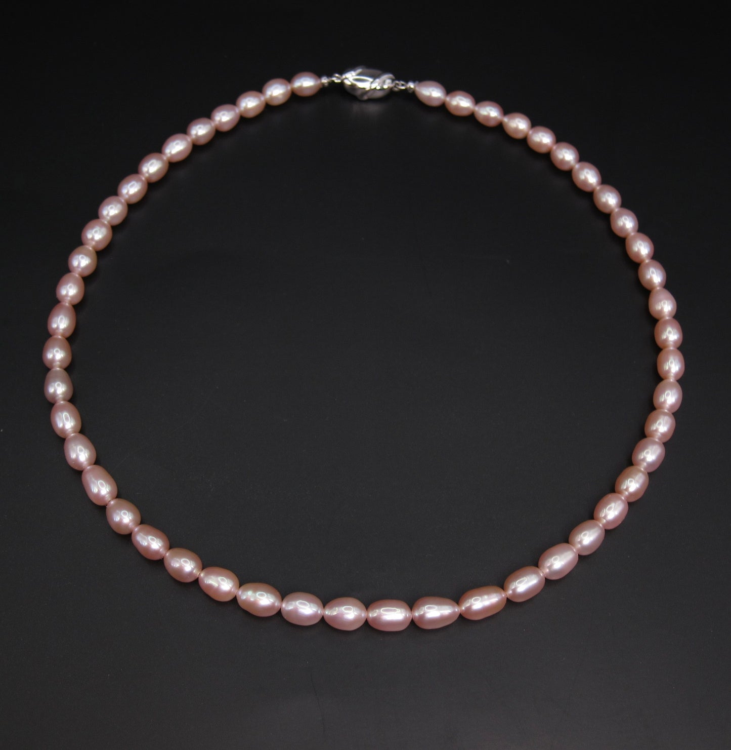 No Brand Vintage Oval and Drop Shaped Freshwater Pearl with Silver Buckle Necklace