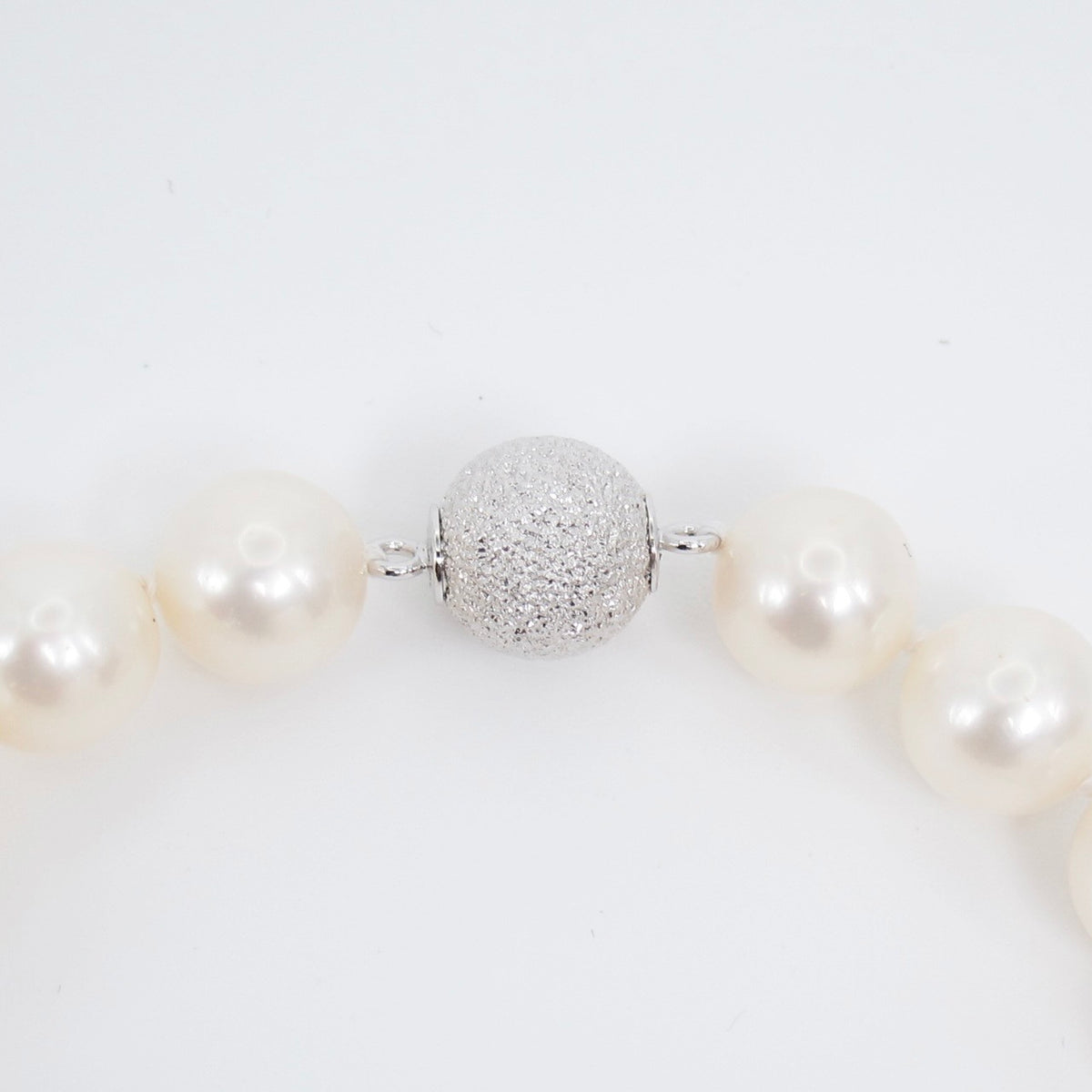No Brand Vintage Pearl Bracelet with Silver Clasp