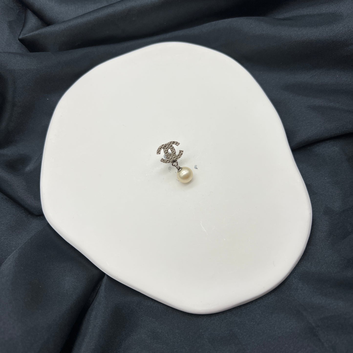 Chanel Cc Logo With Pearl Earring (One Piece)