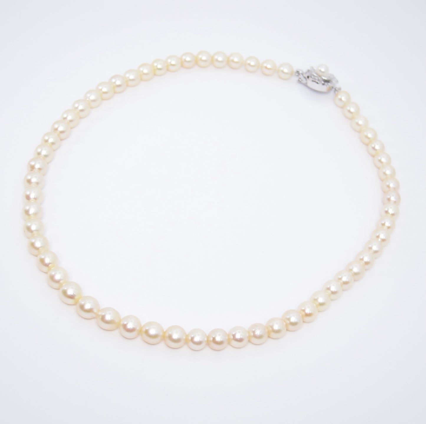 No Brand Vintage Akoya Pearl with Silver Flower Buckle Necklace