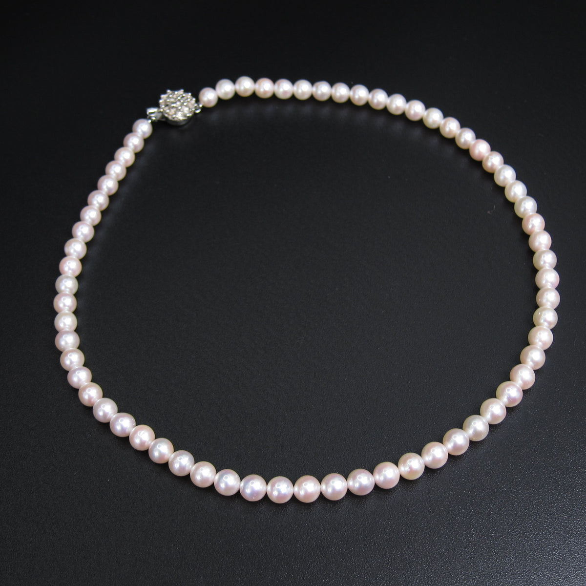 No Brand Vintage Akoya Pearl Necklace with Silver Clasp