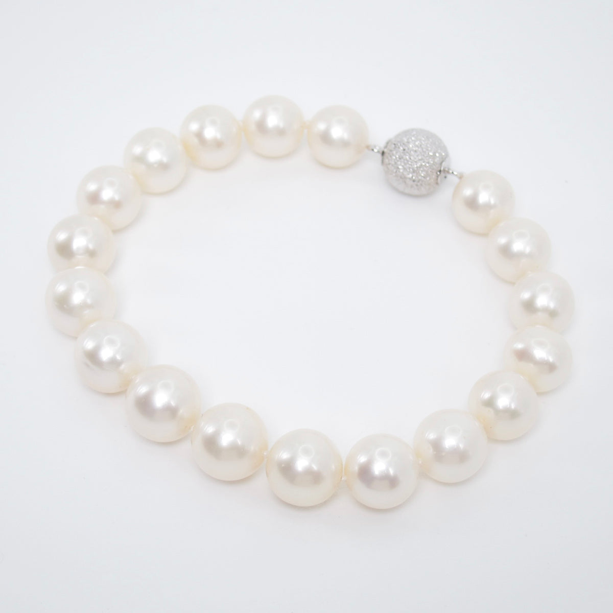 No Brand Vintage Pearl Bracelet with Silver Clasp