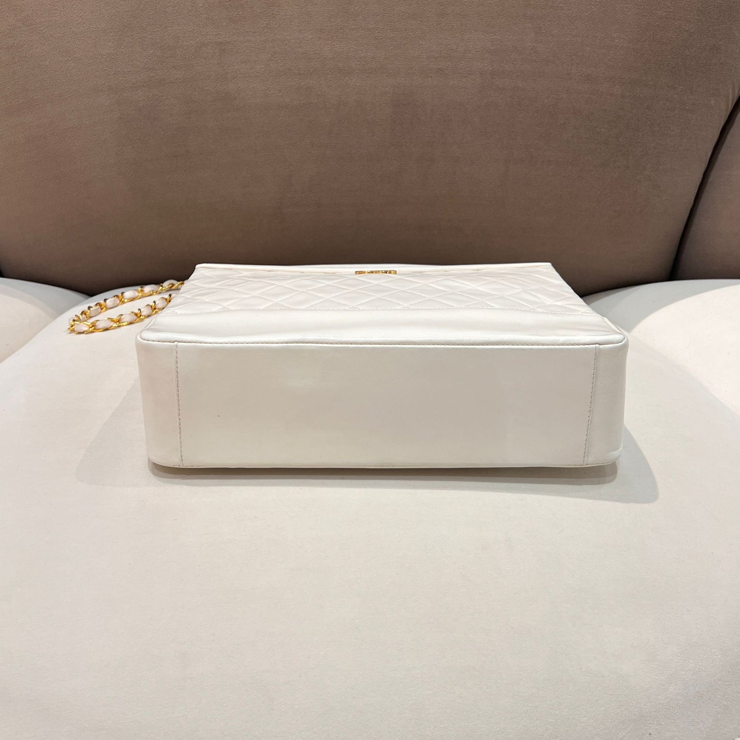 Chanel 復古白色小羊皮經典復古購物袋