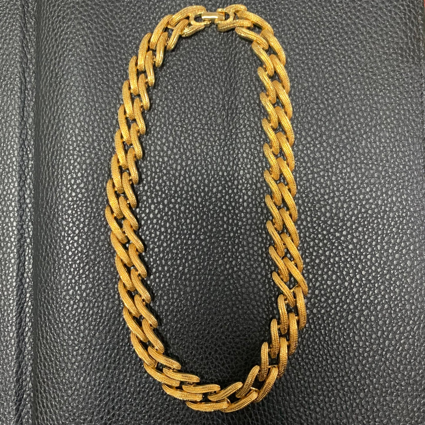 Monet Vintage Stylish Golden Necklace