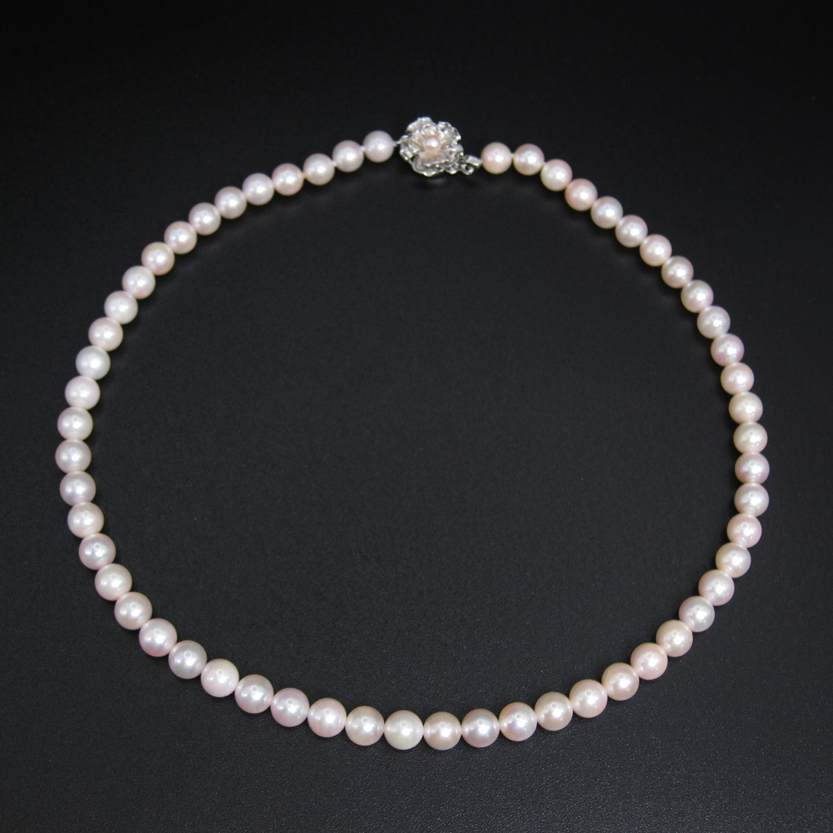 Vintage Akoya Pearl Necklace with Silver Clasp – product detail view 1