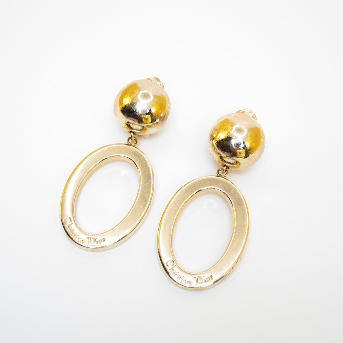 Christian Dior 金色橢圓垂墜夾式耳環