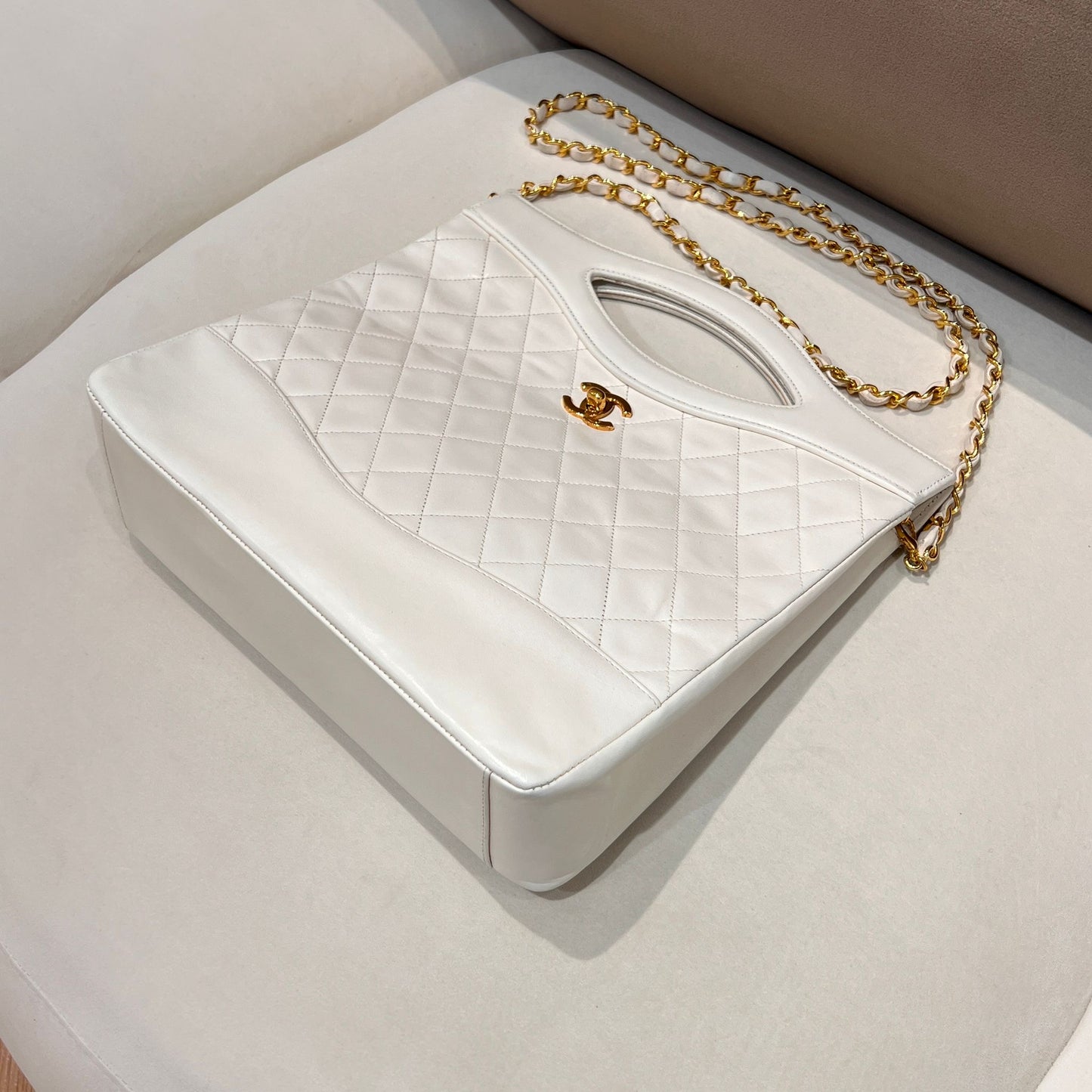 Chanel 復古白色小羊皮經典復古購物袋