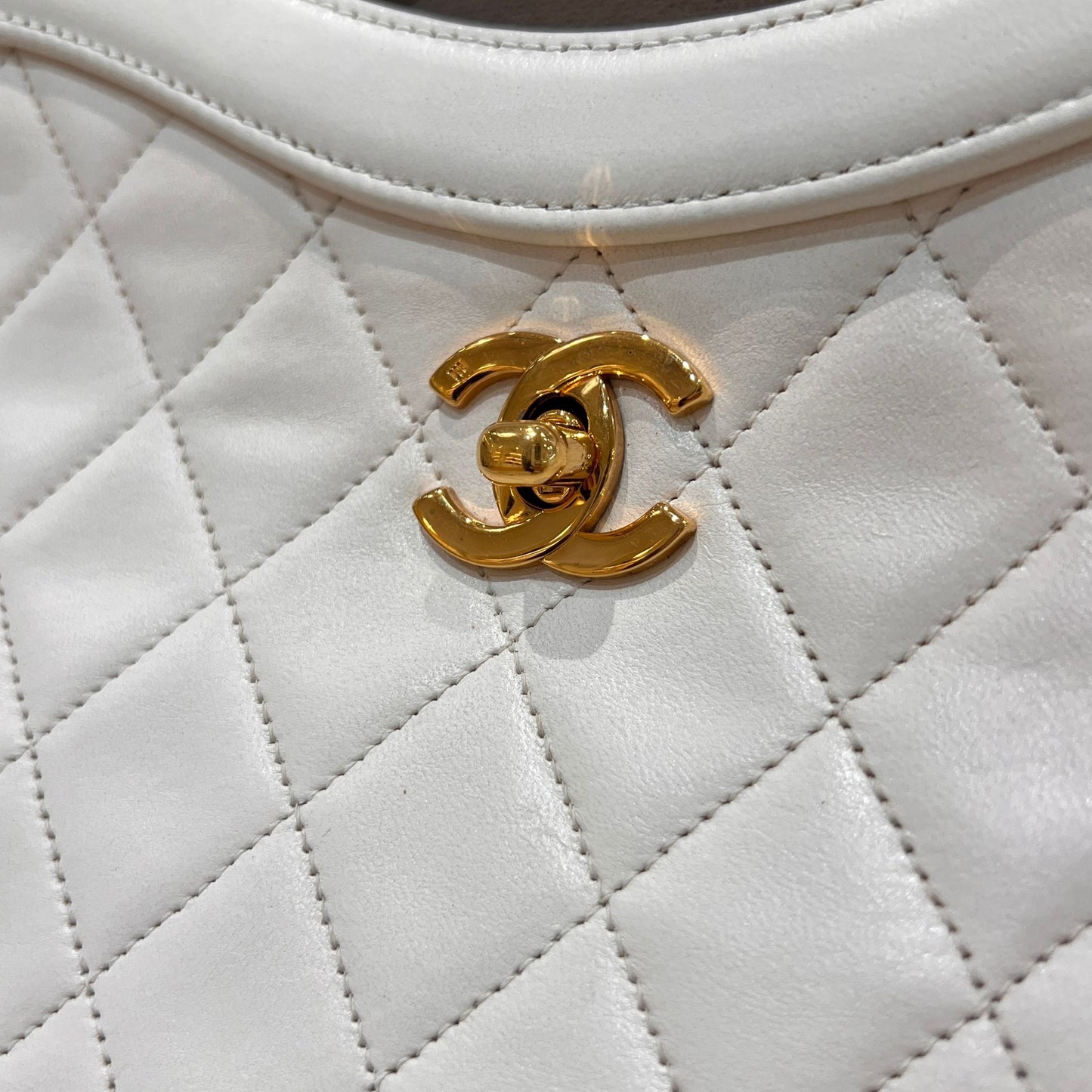 Chanel 復古白色小羊皮經典復古購物袋