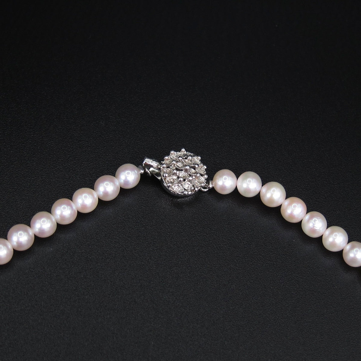 No Brand Vintage Akoya Pearl Necklace with Silver Clasp