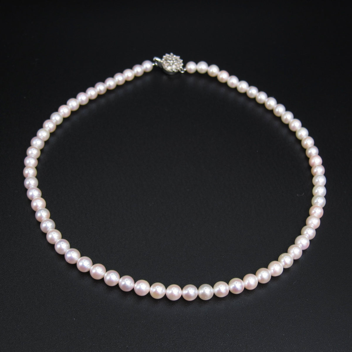 No Brand Vintage Akoya Pearl Necklace with Silver Clasp
