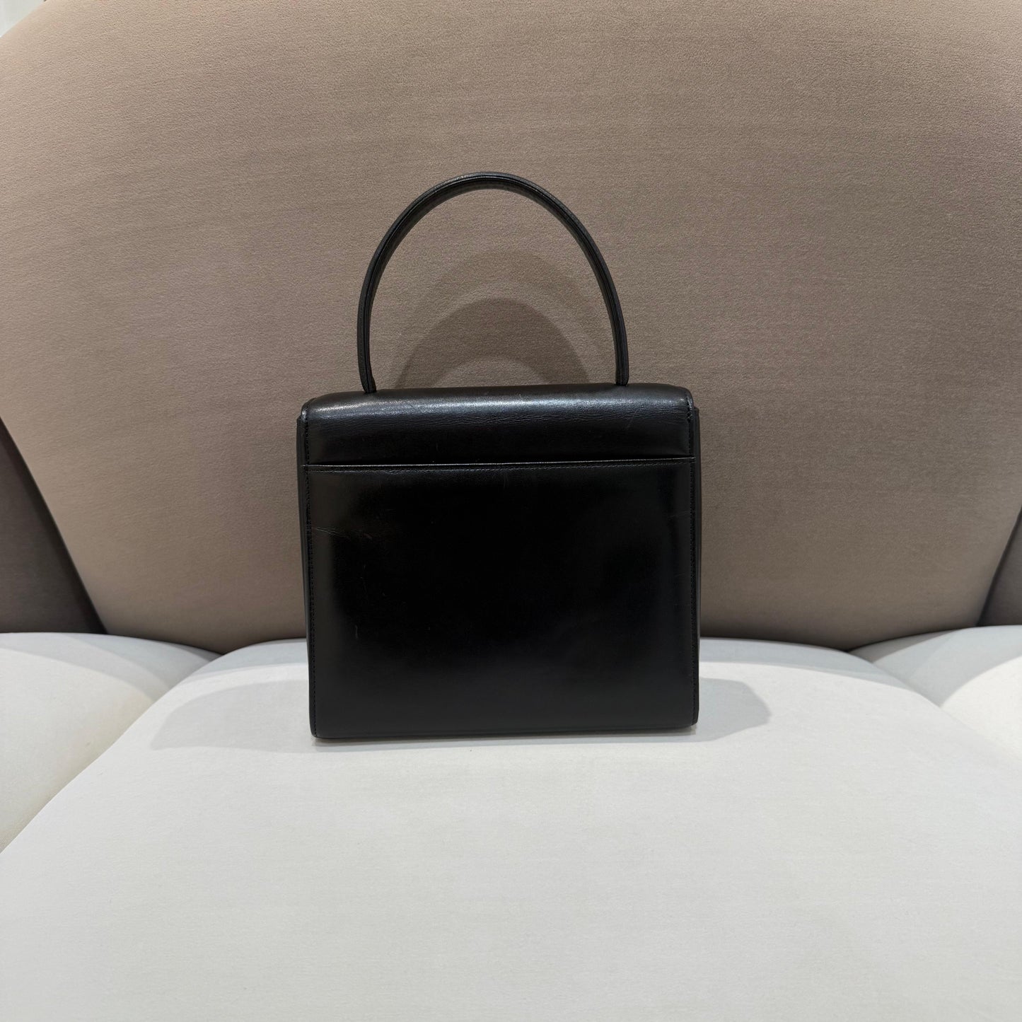 紀梵希復古黑色皮革Logo紐扣兩用手提包