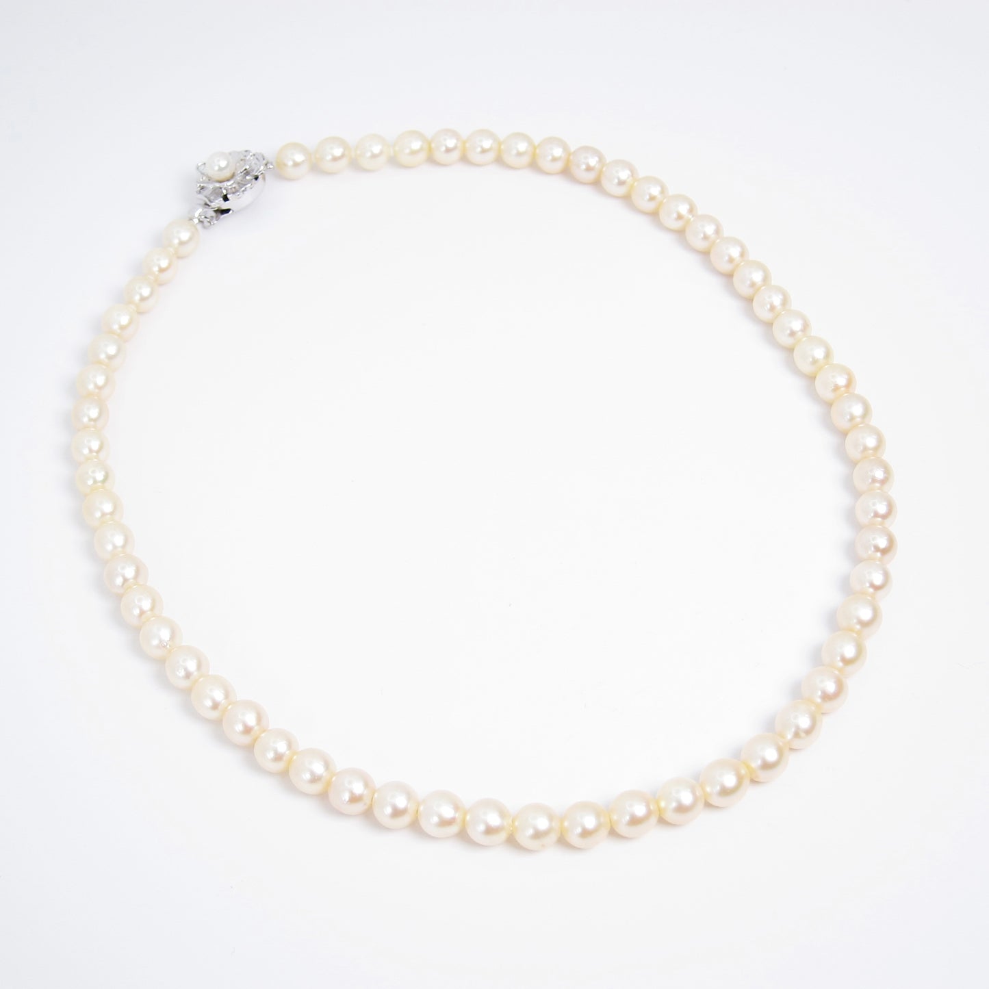 No Brand Vintage Akoya Pearl with Silver Flower Buckle Necklace