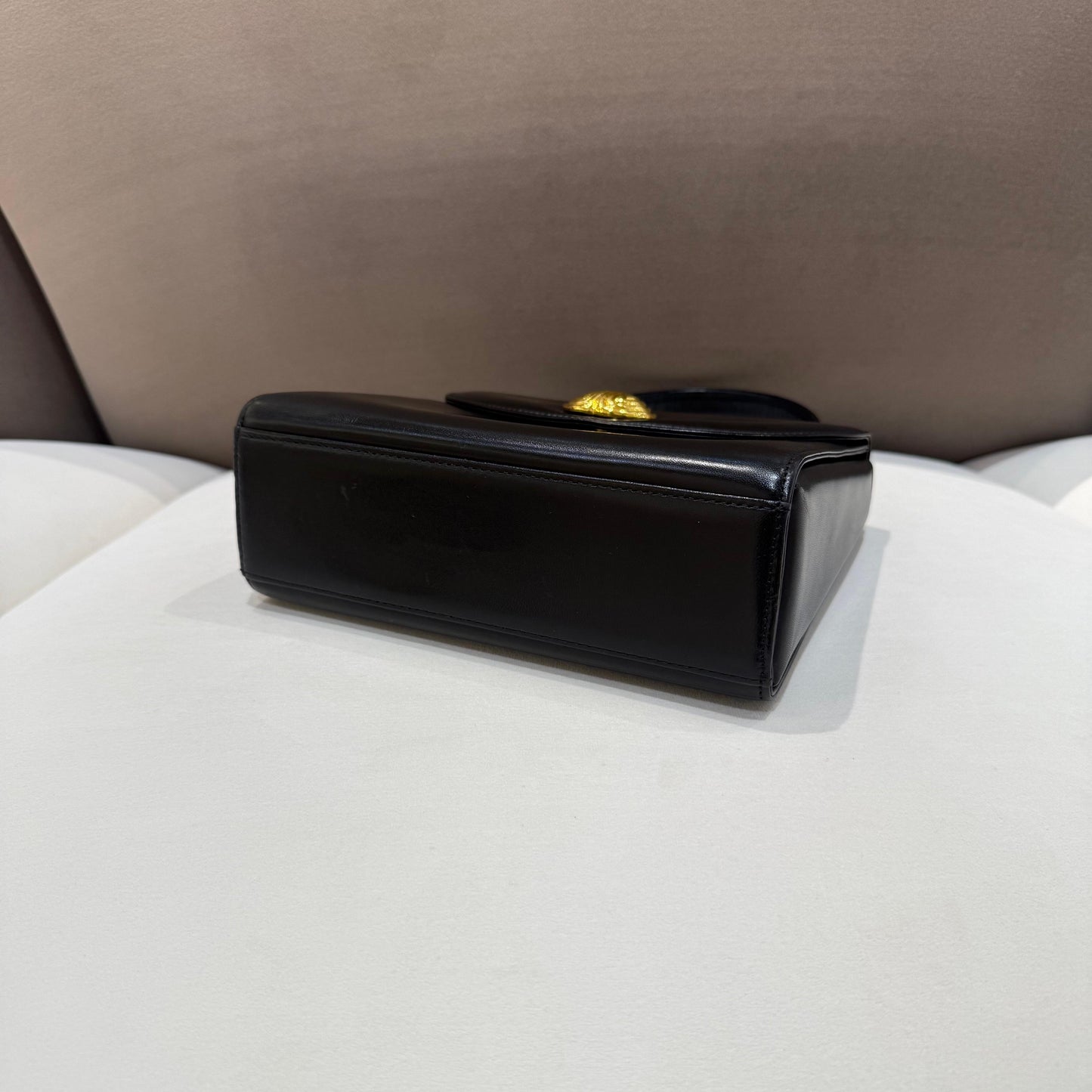 紀梵希復古黑色皮革Logo紐扣兩用手提包