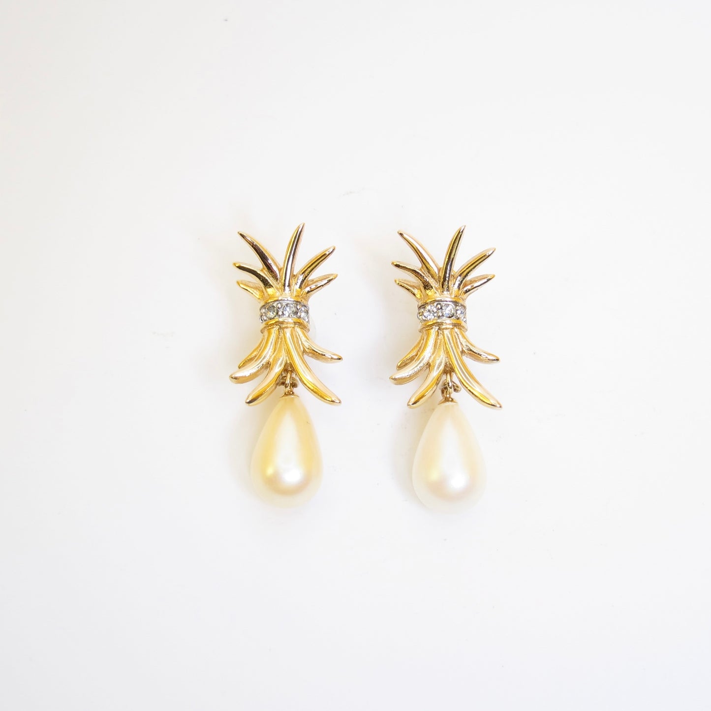 紀梵希復古時尚水鑽珍珠垂墜金色夾式耳環